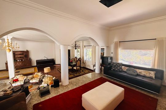 Sala de casa de condomínio para alugar com 4 quartos, 600m² em Aldeia da Serra, Barueri