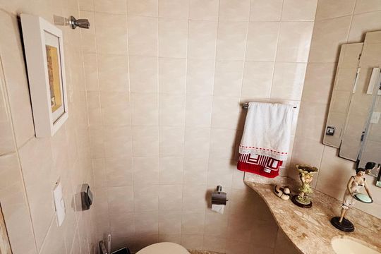 Lavabo de casa de condomínio para alugar com 4 quartos, 600m² em Aldeia da Serra, Barueri