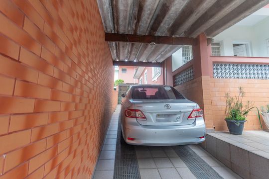 Garagem  de casa para alugar com 2 quartos, 250m² em Piraporinha, Diadema