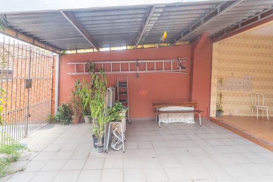 Garagem  de casa para alugar com 2 quartos, 250m² em Piraporinha, Diadema