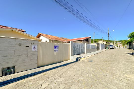 Vista da Rua de casa para alugar com 4 quartos, 167m² em Cachoeira do Bom Jesus Leste, Florianópolis