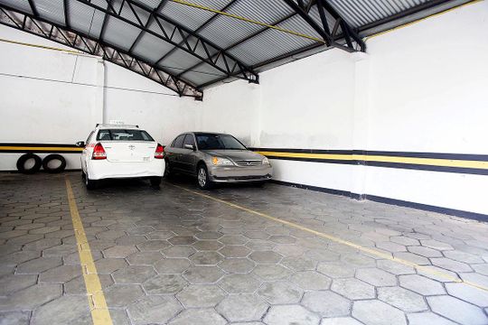 Box Garagem (01 vaga - compartilhada) de apartamento à venda com 3 quartos, 150m² em Centro Histórico, Porto Alegre