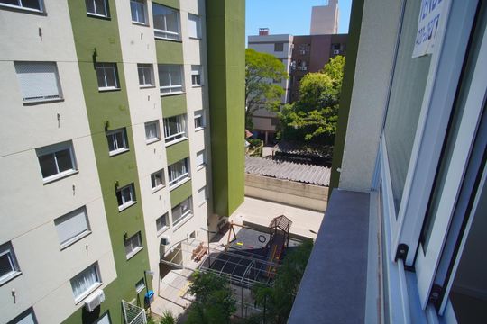 Sala - Vista de apartamento à venda com 2 quartos, 57m² em Bom Jesus, Porto Alegre
