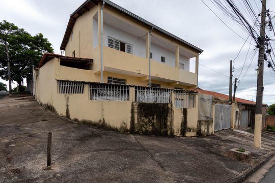 Fachada de casa para alugar com 3 quartos, 300m² em Jardim Lisa, Campinas