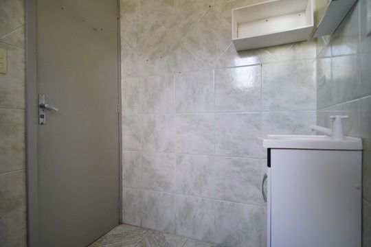 Banheiro de apartamento à venda com 2 quartos, 58m² em Centro, São Leopoldo
