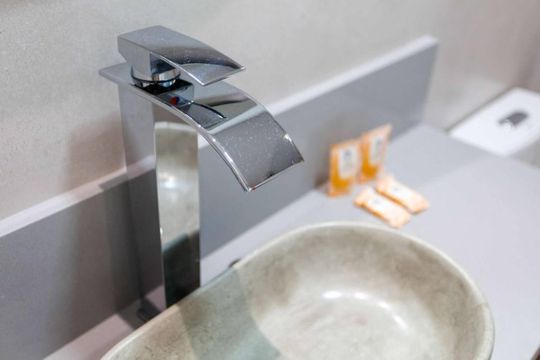 Banheiro de apartamento para alugar com 1 quarto, 26m² em Pinheiros, São Paulo