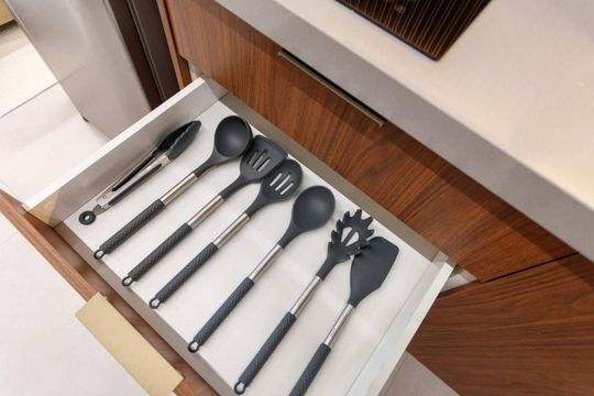 Cozinha de apartamento para alugar com 1 quarto, 26m² em Pinheiros, São Paulo