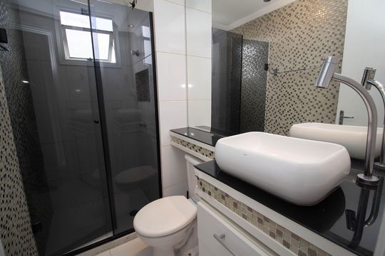 Banheiro de apartamento à venda com 2 quartos, 50m² em Jardim Monjolo, São Paulo