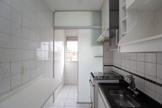 Cozinha de apartamento à venda com 2 quartos, 50m² em Jardim Monjolo, São Paulo