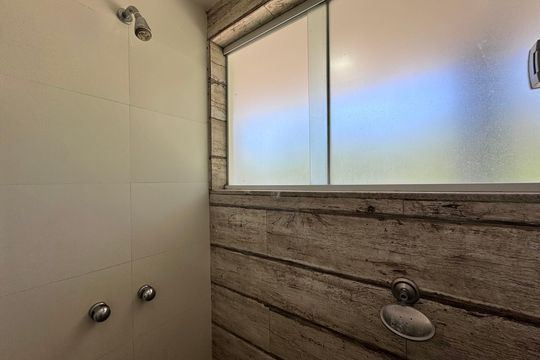 Suíte 4 - Banheiro de casa de condomínio à venda com 4 quartos, 480m² em Guaratiba, Rio de Janeiro