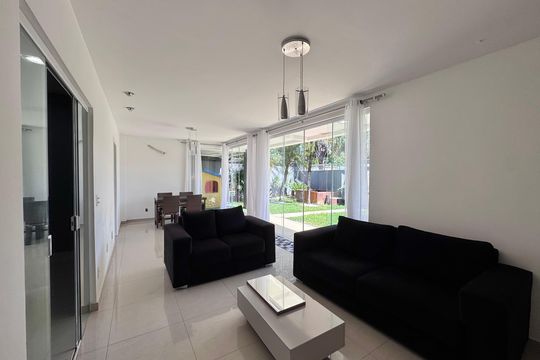 Sala  de casa de condomínio à venda com 4 quartos, 480m² em Guaratiba, Rio de Janeiro