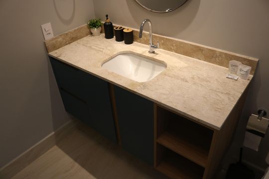 Banheiro de kitnet/studio para alugar com 1 quarto, 28m² em Perdizes, São Paulo