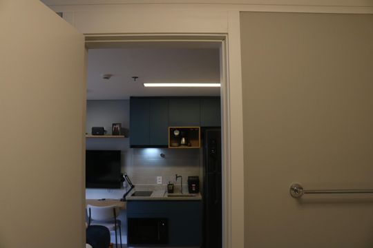 Banheiro de kitnet/studio para alugar com 1 quarto, 28m² em Perdizes, São Paulo