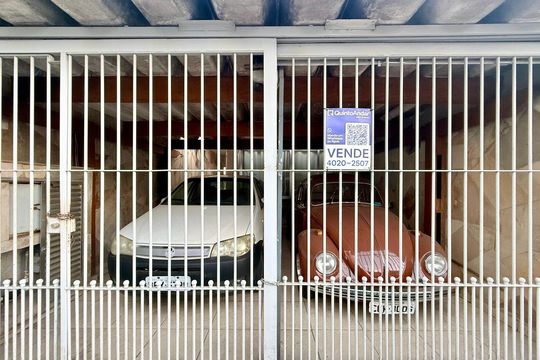 Fachada de casa à venda com 3 quartos, 115m² em Campo Belo, São Paulo
