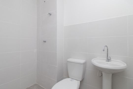 Banheiro de apartamento à venda com 1 quarto, 30m² em Centro Histórico, Porto Alegre