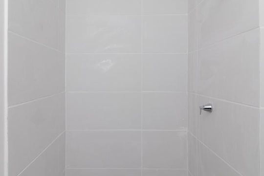 Banheiro de apartamento à venda com 1 quarto, 30m² em Centro Histórico, Porto Alegre