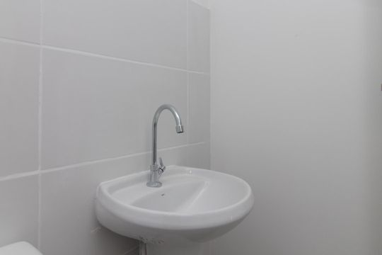 Banheiro de apartamento à venda com 1 quarto, 30m² em Centro Histórico, Porto Alegre