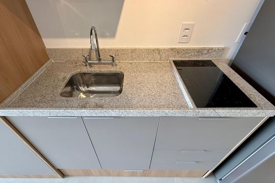 Cozinha de apartamento à venda com 1 quarto, 25m² em Santo Amaro, São Paulo