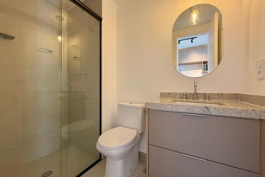 Banheiro de apartamento à venda com 1 quarto, 25m² em Santo Amaro, São Paulo