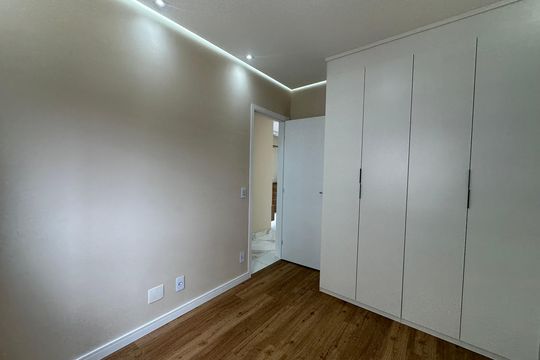 Quarto 2 de apartamento para alugar com 2 quartos, 52m² em Alphaville Empresarial, Barueri