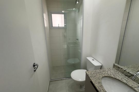 Banheiro de apartamento para alugar com 2 quartos, 52m² em Alphaville Empresarial, Barueri