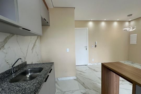 Cozinha de apartamento para alugar com 2 quartos, 52m² em Alphaville Empresarial, Barueri