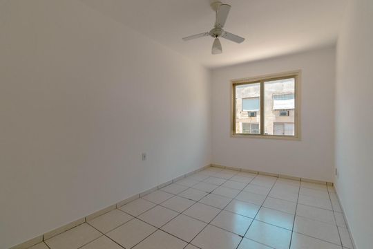 Sala de apartamento para alugar com 1 quarto, 38m² em Petrópolis, Porto Alegre