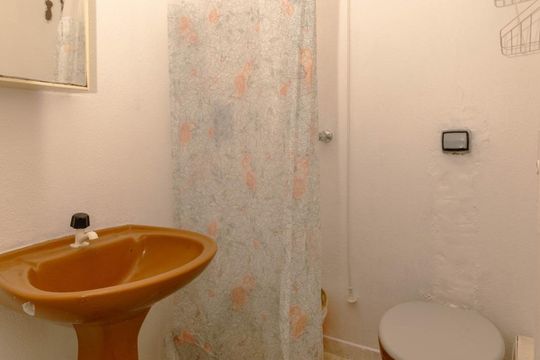 Banheiro  de kitnet/studio para alugar com 1 quarto, 77m² em Centro Histórico, Porto Alegre