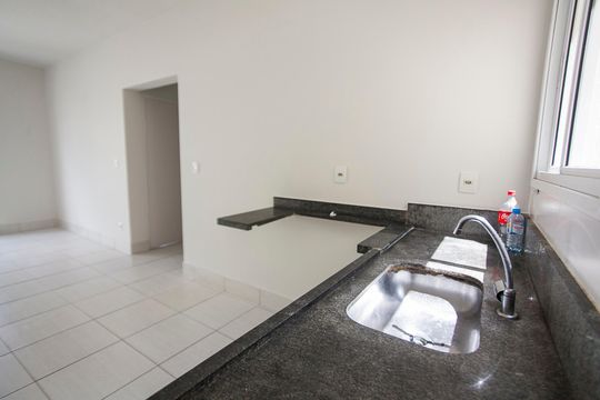Cozinha de apartamento para alugar com 2 quartos, 45m² em Tubalina, Uberlândia