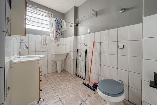 Banheiro de kitnet/studio para alugar com 1 quarto, 40m² em Sé, São Paulo