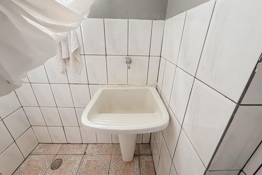 Banheiro de kitnet/studio para alugar com 1 quarto, 40m² em Sé, São Paulo