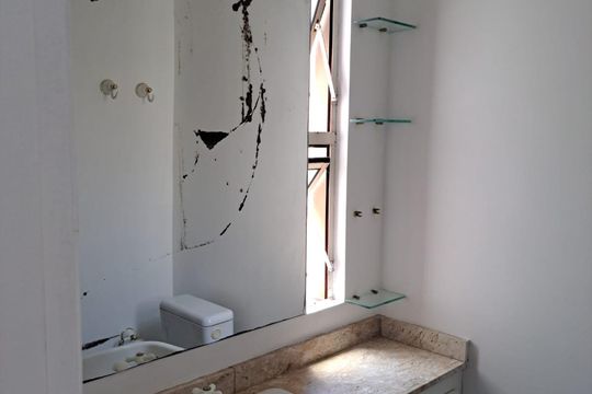Banheiro de apartamento à venda com 2 quartos, 69m² em Parque Bristol, São Paulo