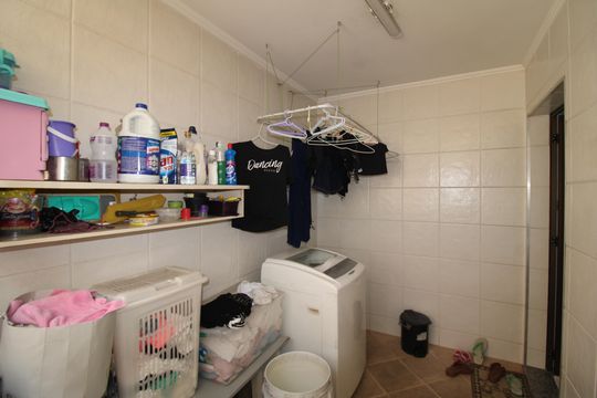 Área de Serviço de casa à venda com 3 quartos, 210m² em Parque Peruche, São Paulo