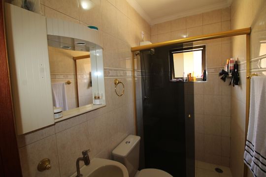 Banheiro 2 de casa à venda com 3 quartos, 210m² em Parque Peruche, São Paulo