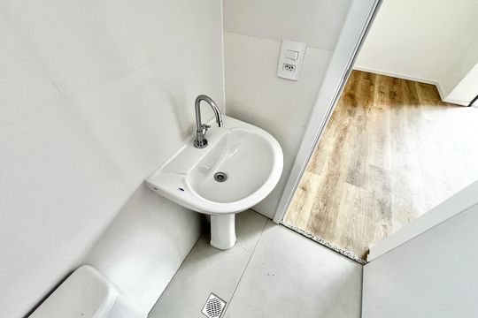 Banheiro de kitnet/studio para alugar com 1 quarto, 26m² em Tucuruvi, São Paulo