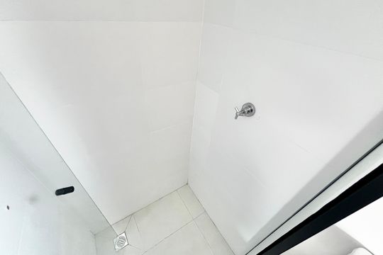 Banheiro de kitnet/studio para alugar com 1 quarto, 26m² em Tucuruvi, São Paulo