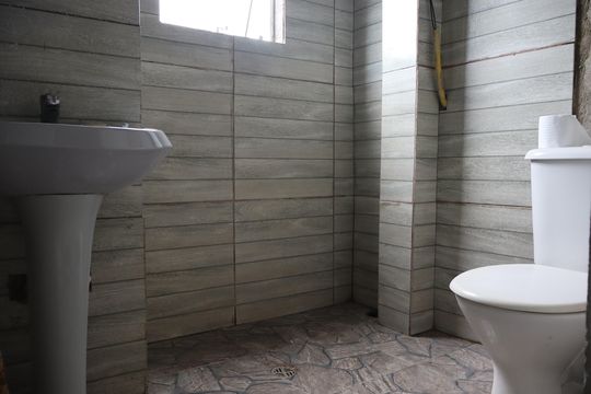 Banheiro da Suíte 1 de casa para alugar com 2 quartos, 305m² em Vila Izabel, Guarulhos