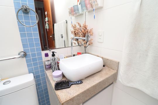 Banheiro Social de apartamento à venda com 3 quartos, 80m² em Portuguesa, Rio de Janeiro