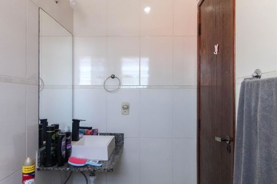 Banheiro da Suíte 1 de casa de condomínio à venda com 2 quartos, 62m² em Parada Xv de Novembro, São Paulo