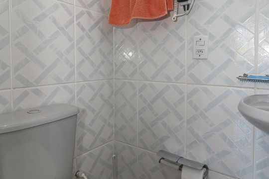 Banheiro de apartamento à venda com 1 quarto, 37m² em Jardim Dona Leopoldina, Porto Alegre