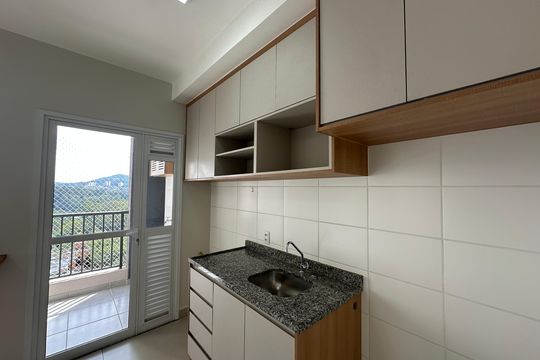 Cozinha de apartamento para alugar com 2 quartos, 54m² em Alphaville Empresarial, Barueri