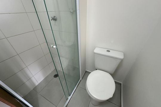 Banheiro de apartamento para alugar com 2 quartos, 54m² em Alphaville Empresarial, Barueri
