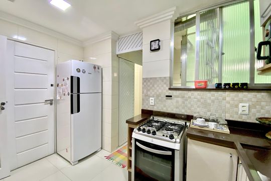 Cozinha de apartamento à venda com 3 quartos, 85m² em Copacabana, Rio de Janeiro