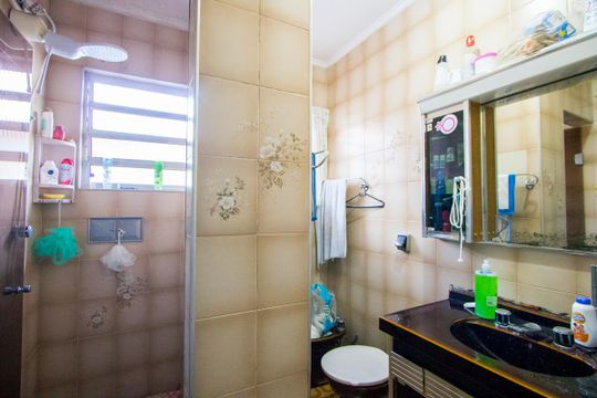 Banheiro social 1 de casa à venda com 3 quartos, 165m² em Jardim do Estádio, Santo André