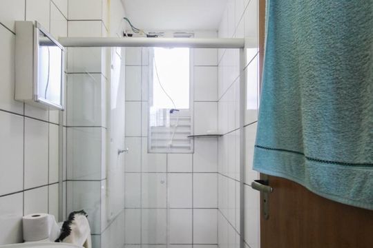 Banheiro de apartamento à venda com 2 quartos, 50m² em Juliana, Belo Horizonte