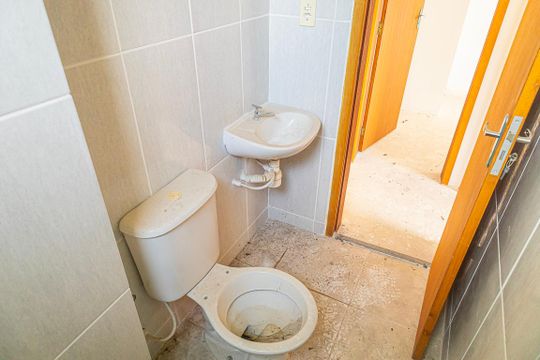 banheiro de apartamento à venda com 2 quartos, 49m² em Frei Leopoldo, Belo Horizonte