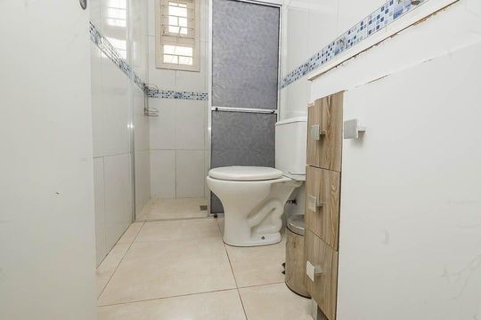 Banheiro de apartamento para alugar com 1 quarto, 43m² em Partenon, Porto Alegre