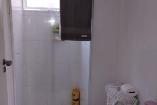 Banheiro de apartamento à venda com 2 quartos, 43m² em Morro Santana, Porto Alegre