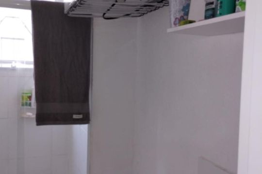 Banheiro de apartamento à venda com 2 quartos, 43m² em Morro Santana, Porto Alegre