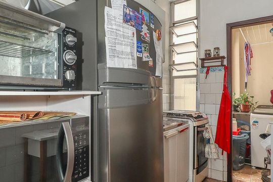 Cozinha de apartamento à venda com 2 quartos, 53m² em Passo D’areia, Porto Alegre
